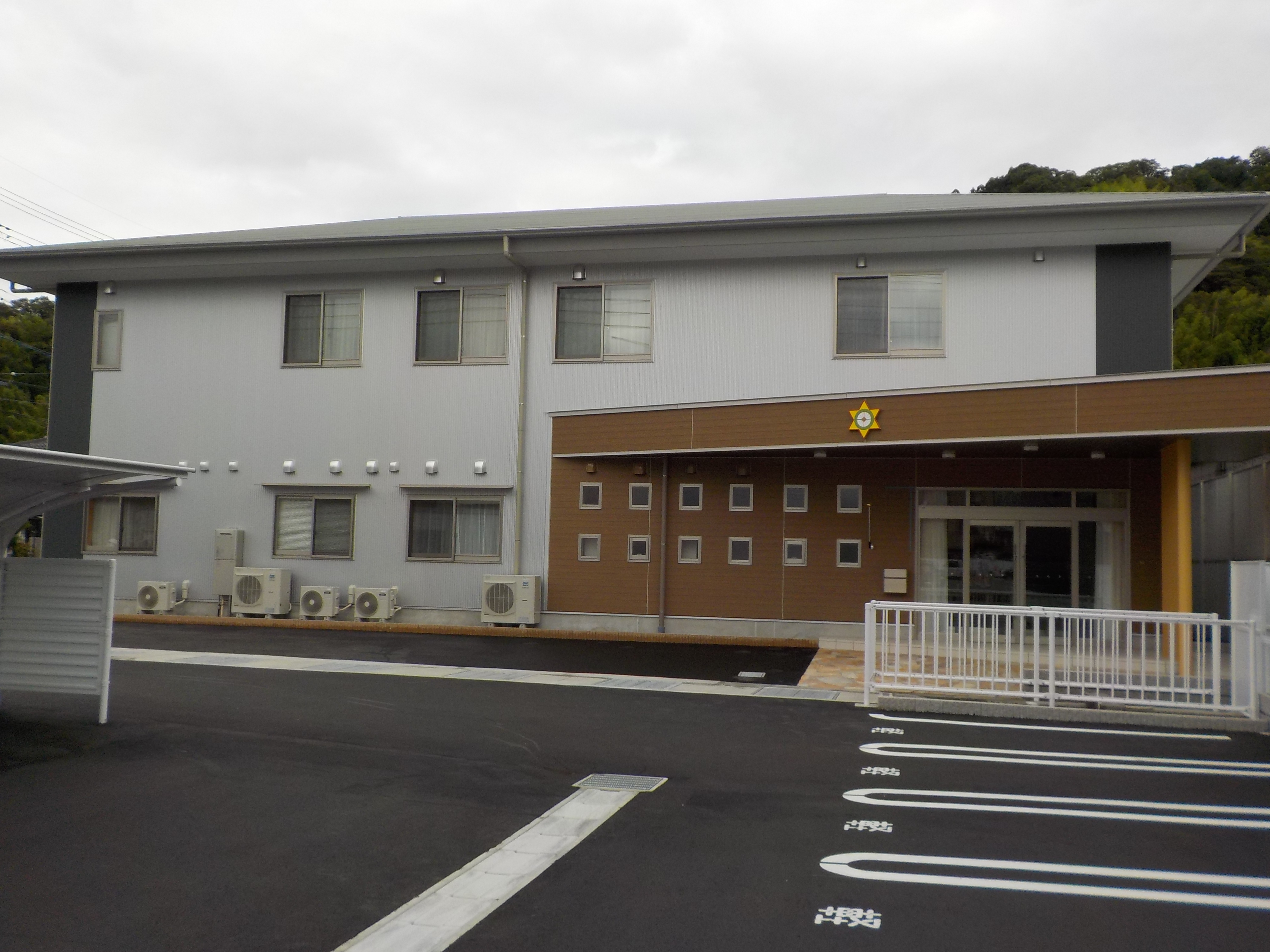 崇教真光 世界総本山 一輪挿し 後援会章 崇教真光 世界総本山 一輪挿し 後援会章 崇教眞光公式サイト